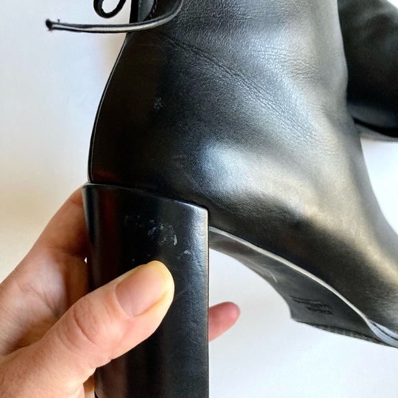 Stuart Weitzman Lofty Bootie, pointy toe, tie back. Black leather size 9. - Picture 5 of 12